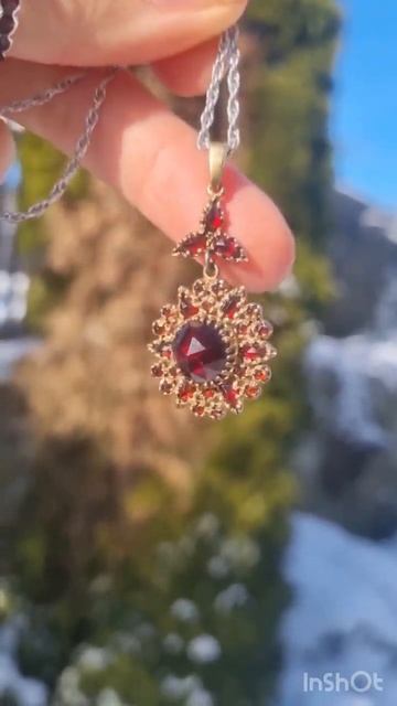 1900 г. Серебряный кулон с огненными гранатами пиропами