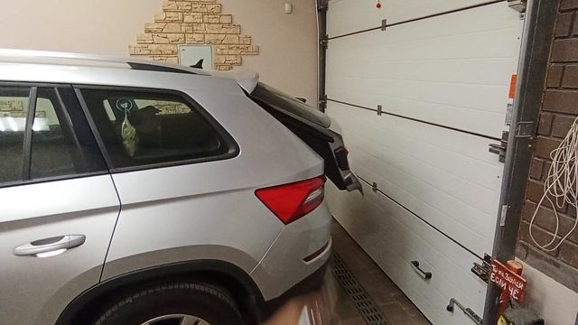 Skoda Kodiaq. Работа установленного электропривода багажника