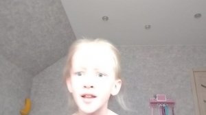 пришла из школы, купила себе и Милане красивую ручку