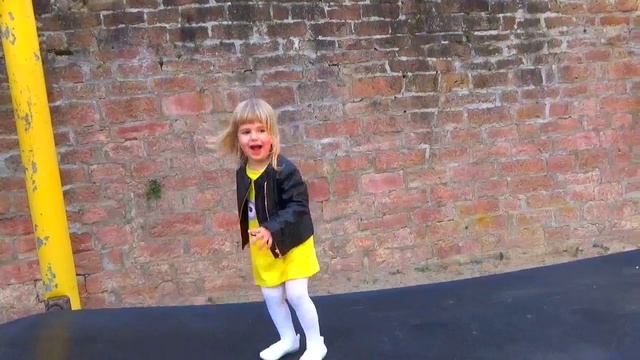 Поход в городской парк. Канал Milana Eckes представляет...