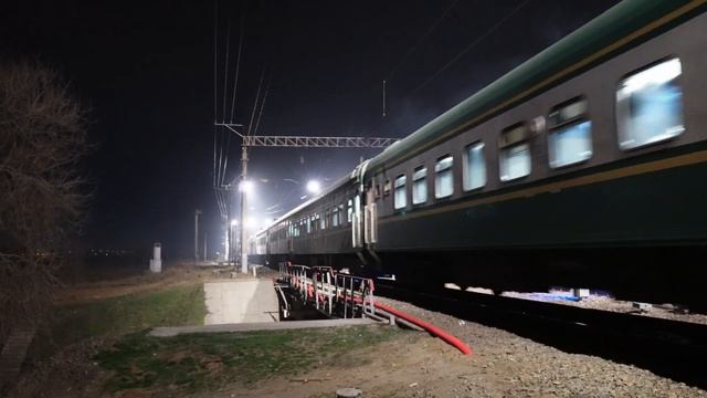 ТЭП70-0382 с пассажирским поездом №124 Волгоград - Ташкент смотреть онлайн