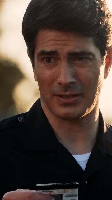 Коп решил задержать человека из-за цвета кожи | Новичо? смотреть онлайн