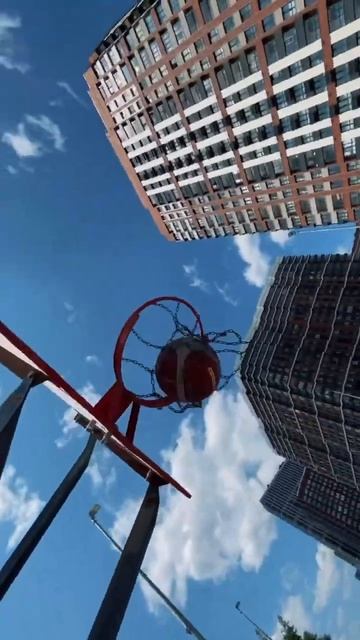 У тебя есть 2 самых главных врага!Это гордыня и лень смотреть онлайн