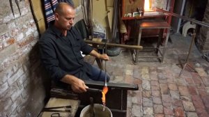 Мастерство стеклодува из Венеции.