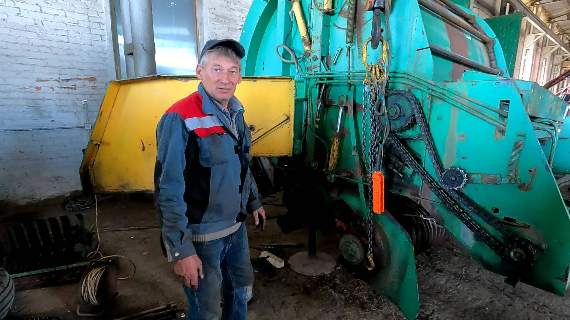 У Степаныча с утра проблемы по ремонту! Пытаемся решить коллективом! смотреть онлайн