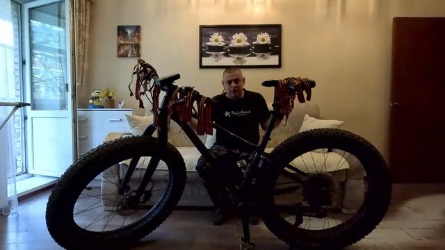 С Днём Победы! Пусть мужество и героизм этого великого праздника никогда и никем не забываются. смотреть онлайн