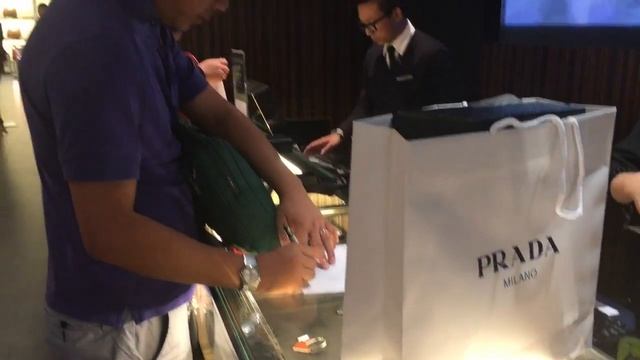 Prada | Выбираю для мамочки брендовый подарок (Китай 2016) not Black Friday смотреть онлайн