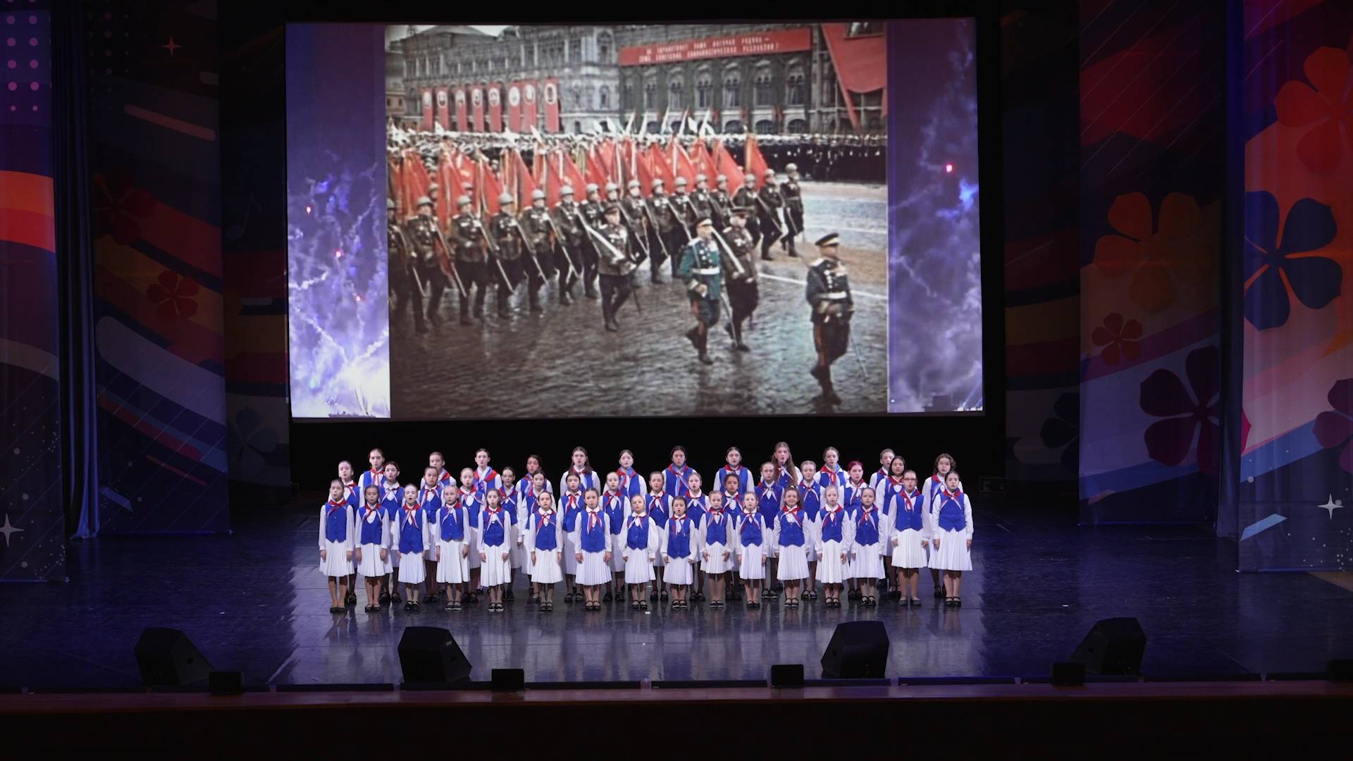 «День Победы», Камерный хор Ансамбля имени Локтева. "Victory Day", Loktev Ensemble смотреть онлайн