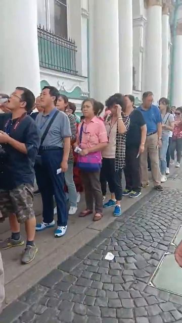 Очередь в эрмитаж в 11.00 в спб смотреть онлайн