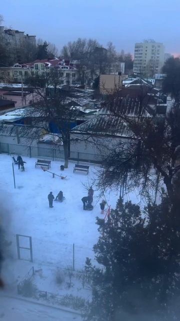 Просто выпал снег в Анапе 😊Вайб 🌃 смотреть онлайн