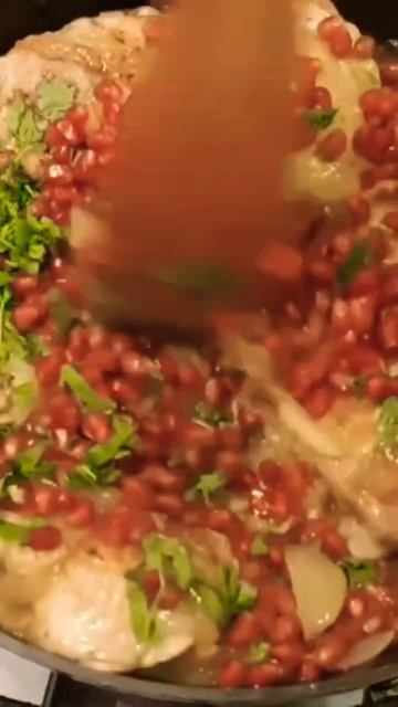 Курица с гранатом и луком в кавказском стиле на моём к?