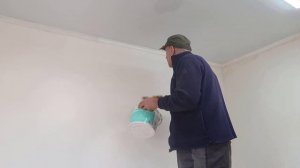 Как покрасить потолочные плинтуса шпатлевкой