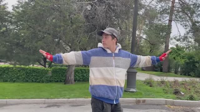 RollerPRoPelleR_Страшно, но безопасно! | СПУСК С ГОРКИ СПИНОЙ ВПЕРЕД НА РОЛИКАХ смотреть онлайн