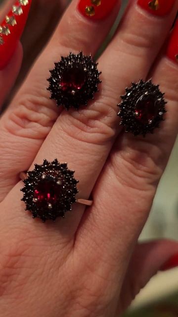 Комплект с природными гранатами. Серебро. 10800