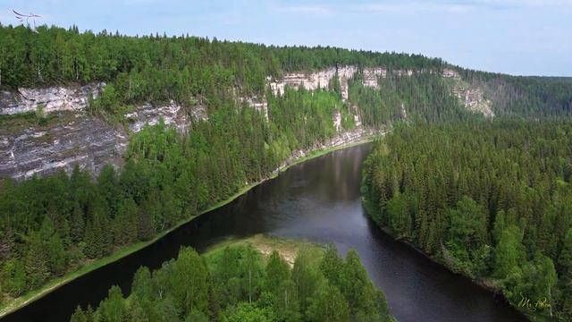 Усьвинские столбы. Вид с высоты полёта. смотреть онлайн