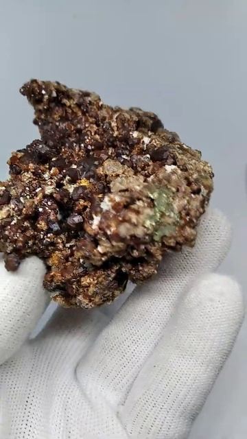 N444. Гранат андрадит. Свердловская область. смотреть онлайн