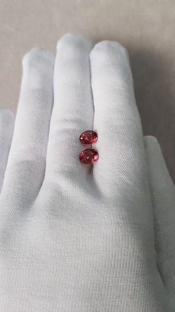 3.14 ct./2 Гранат природный оранжево-розовый круг/ Natural orangy смотреть онлайн