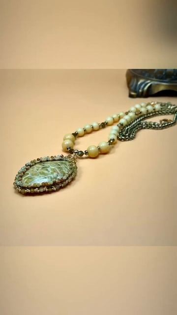 Рина Меженина. Колье Прекрасная осень. Сотовый берилл,