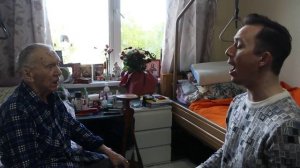 Пою дуэтом вместе с 98-ми летним генералом майором и ветераном ВОВ песню, посвященную Дню Победы.