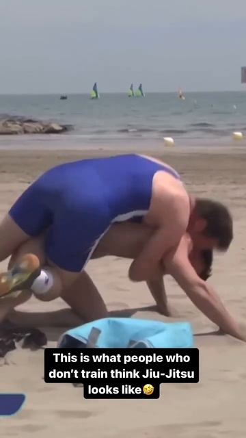 Борец на пляже , розыгрыш , прикол , ржу не могу 😂😂😂