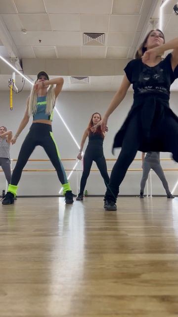 В форме надо быть круглый год, а не только к лету :) смотреть онлайн