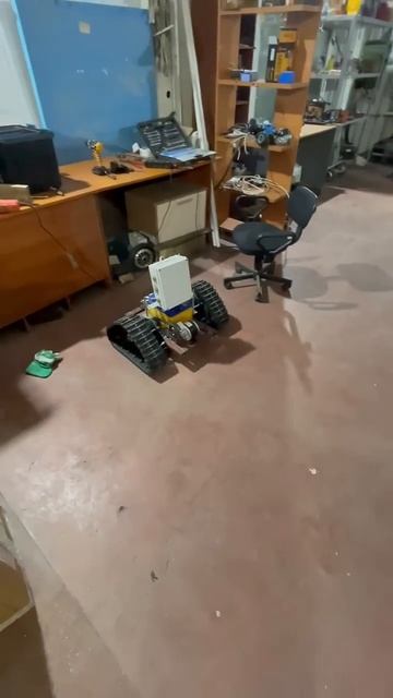 Робот на пульте управления, очередные испытание. Мощн смотреть онлайн