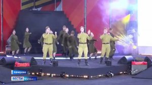 На Московской площади в Кемерове проходит патриотический концерт «Земля, где живёт память»