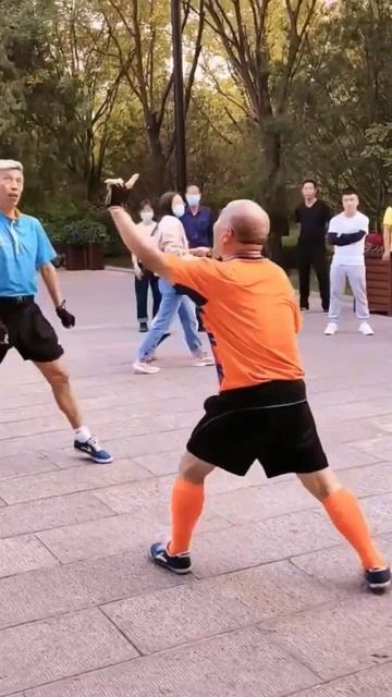 Chinese pensioners have fun😍Китайские пенсионеры развлекаются #c смотреть онлайн