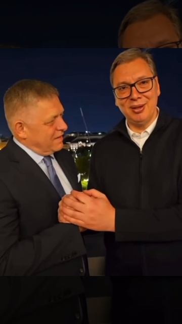 Президент Сербии Вучич сердечно поприветствовал премьер-министра Словакии Фицо в Москве смотреть онлайн