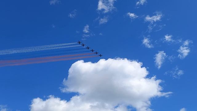 Парад в честь 80-летия Победы. 6 Су-25 в воздухе. смотреть онлайн