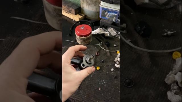 Регулятор давления топлива #automobile #automechanic #ремонт #mechani
