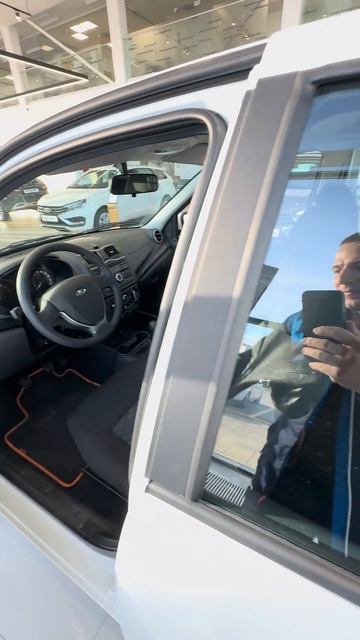 Самый доступный новый автомобиль Lada Granta смотреть онлайн