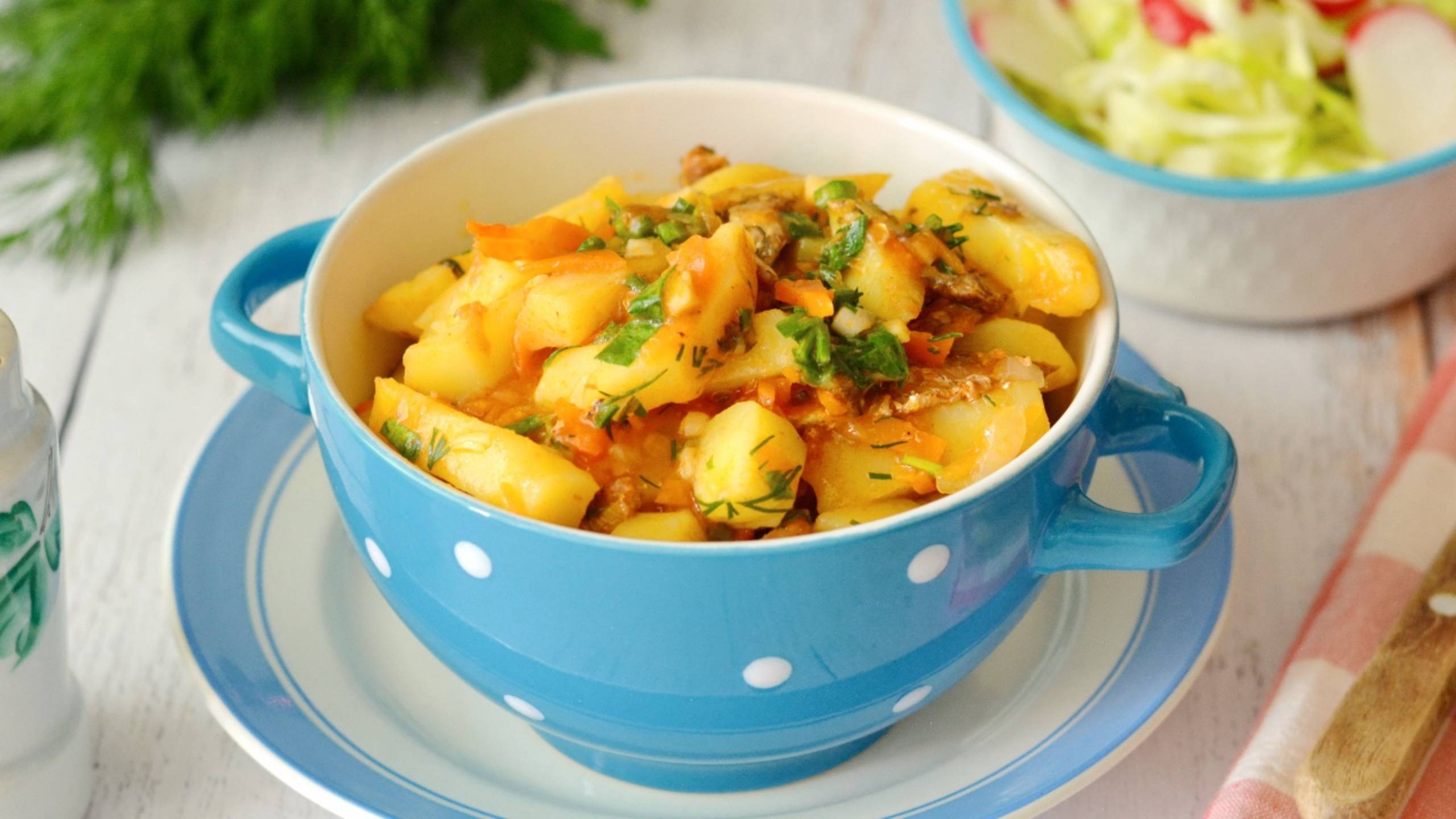 🍲 Картошка с килькой в томате / Готовим просто, быстро и без изысков, но очень вкусно! смотреть онлайн