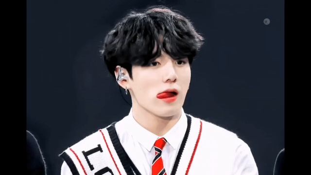 Gif-реакции с Чонгуком💕Он, как твой парень💕 смотреть онлайн