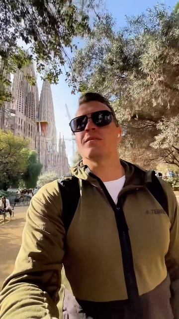 Барселона безопасный город. Но кражи есть как и во все? смотреть онлайн