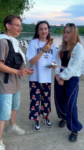 А КАКИЕ ВЫ ЗНАЕТЕ СЛОВА НА БУКВУ «Д»?🤩 #ezevikka #юмор #реа? смотреть онлайн