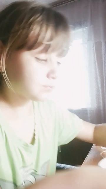 та самая девушка которая в ресторане не хочет есть но ? смотреть онлайн