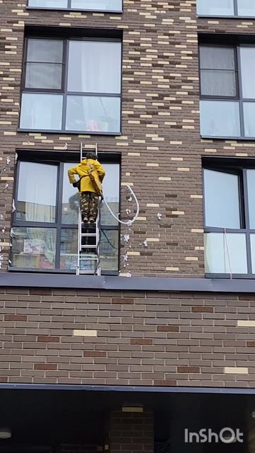 Утепление стен квартир жидким пеноизолом под давлени?