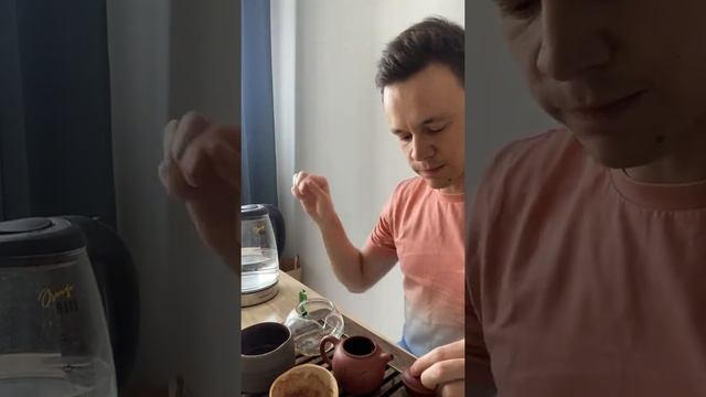 Жоу Гуй Нун Сян. Терпкий и вяжущий северо-фуцзяньский улун. Лично мне такие сорта не по вкусу смотреть онлайн