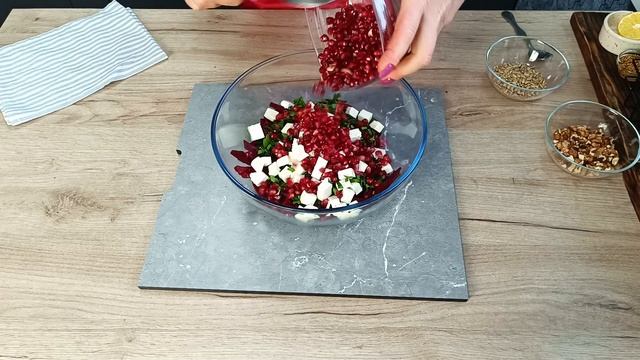 Салат - контраст: буряк, гранат і сир смотреть онлайн