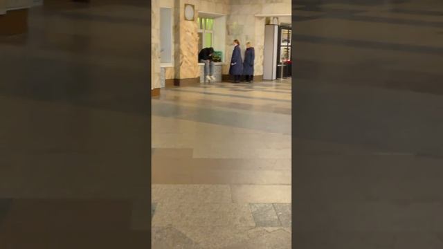 Москва # зал ожидания # Белорусский вокзал, 07.04.2025 смотреть онлайн