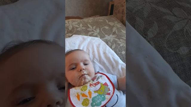 Миша ест кашу смотреть онлайн