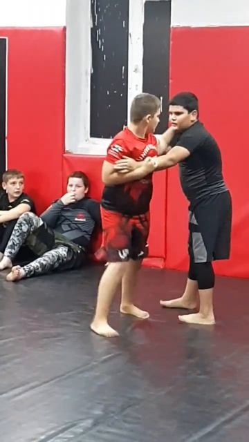 SADR ✌UF БОРЕЦ 1 НА 4