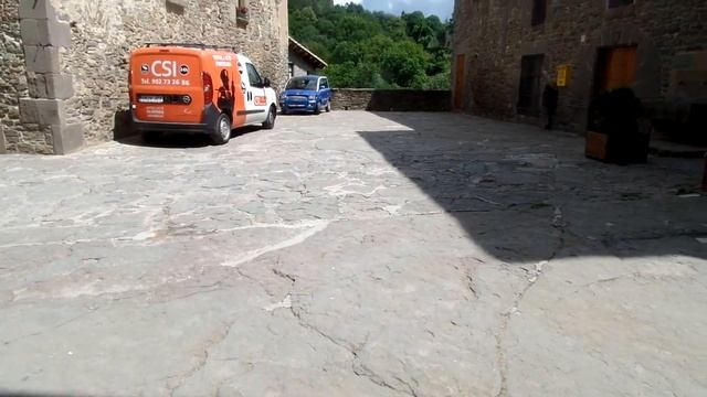 Испания 2018 Каталония застывшая лава в городе в горах