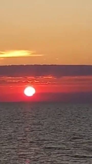 Разве Есть кто не любит красоту морских закатов? #лето смотреть онлайн