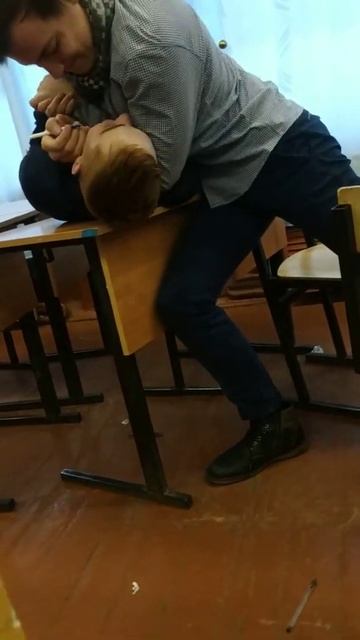 В КАЖДОЙ ШКОЛЕ БЫЛ (или есть) ТАКОЙ УЧЕНИК :D - [Видео: 25 Д смотреть онлайн