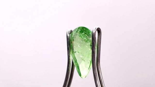 1.10 ct. Гранат Цаворит груша. Танзания + гемм. заключение смотреть онлайн