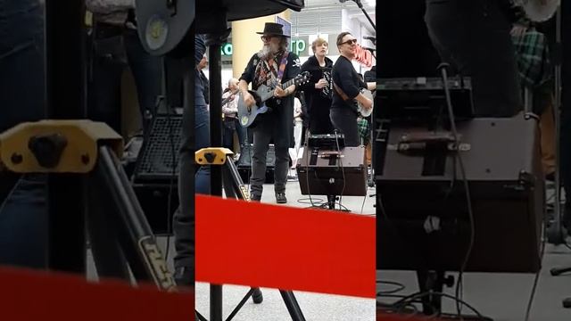 Бесплатный концерт БГ в Гостинном двореУфа