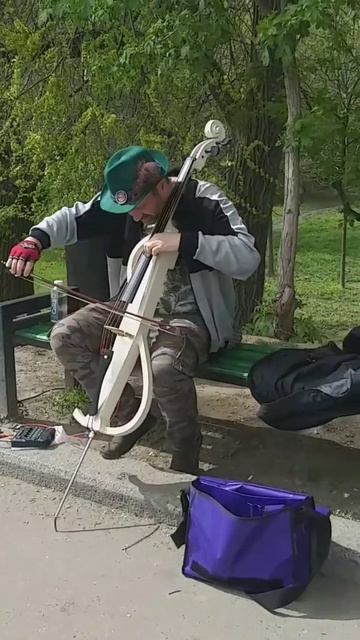 Уличный музыкант рвет душу! смотреть онлайн