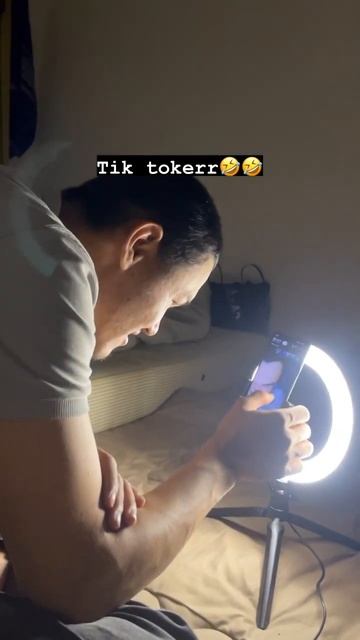 Ему 25😂, а нам надо спать смотреть онлайн